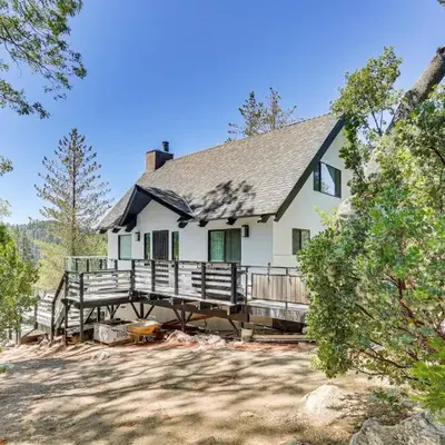 Lake Arrowhead Cabin with Hot Tub and Mountain Views!