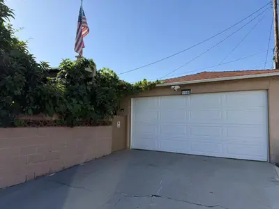a garage with an american flag in front of a house at Alhambra\u7cbe\u54c1\u5957\u623f\u72ec\u7acb\u536b\u6d74 in Alhambra