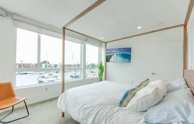 Gallery image of Wake Up on the Waters Edge in Los Angeles