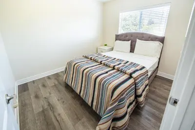 Gallery image of Modern 5 Bedroom 3 Bathroom 2 Level Home Close to Downtown LA Free Gated Parking Full Kitchen and Laundry in Los Angeles