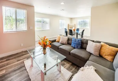 Gallery image of Modern 5 Bedroom 3 Bathroom 2 Level Home Close to Downtown LA Free Gated Parking Full Kitchen and Laundry in Los Angeles