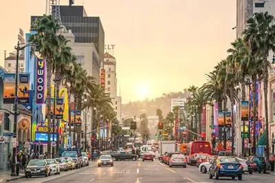a busy city street filled with cars and palm trees at Modern and Lavish apartment in Glendale
