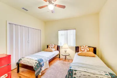 Gallery image of 2 Mi to Dtwn! Pet-Friendly Los Angeles Duplex in Los Angeles