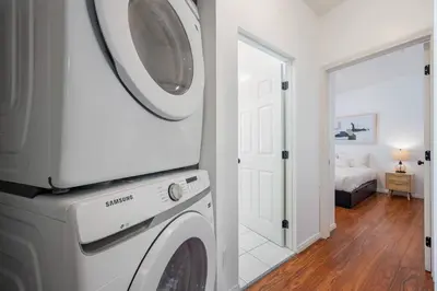 a washing machine in a room with a bedroom at Woodland Victory Hideaway in Tarzana