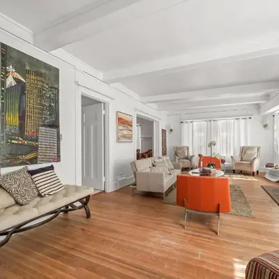 Spacious Chic 5 Bedroom Perfect for Large Group With parking