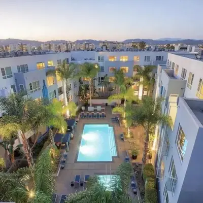 Stunning 2BD 2BTH Apt in Santa Monica!