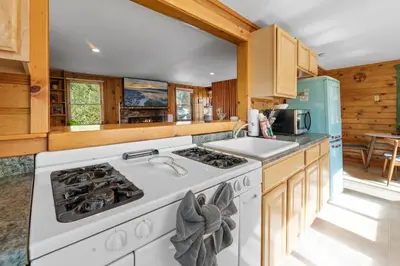 Gallery image of Duke's Cabin - Cute, Cozy, and Newly Remodeled in Great Location! in Big Bear Lake