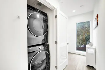 a washing machine and a dryer in a room at Modern Rooftop Villa in Los Angeles