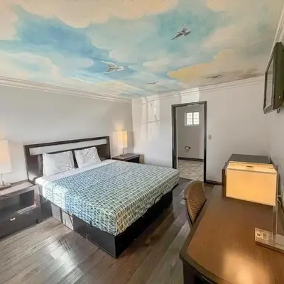 Super 7 Motel - Anaheim Packing District & Disneyland