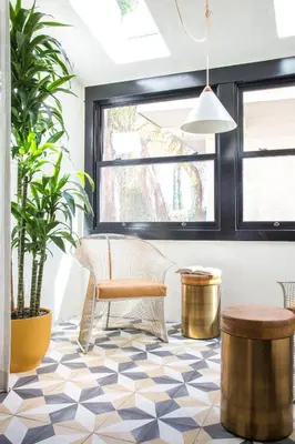 a room with chairs and tables and potted plants at Hotel Covell in Los Angeles