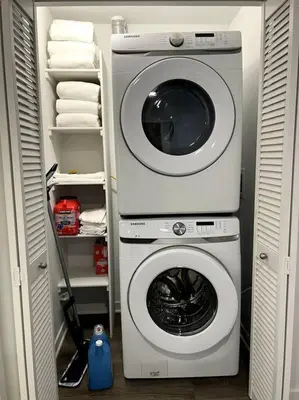 a washing machine and a washer in a closet at Silver Lake Stylish Penthouse One Bdrm with Parking included in Los Angeles