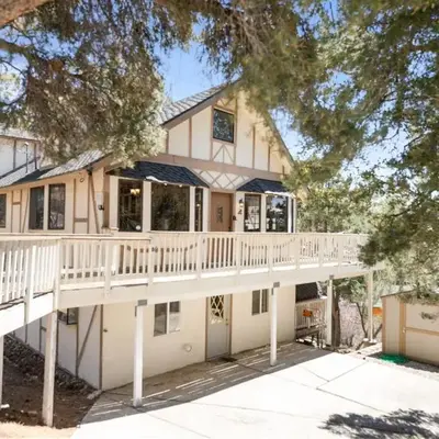 Smo Haus- Located in the quiet area of Big Bear City