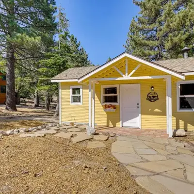 Walk to Water Cozy Cabin in Green Valley Lake!