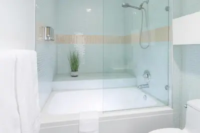 a bathroom with a shower with a tub and a toilet at Gorgeous Apartment 2-bedroom 2-bathroom in Los Angeles
