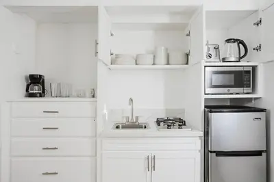 Gallery image of Blueground Westwood studio apartment LAX-1278 in Los Angeles