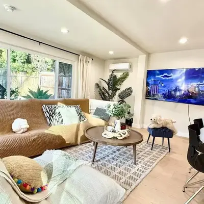 Jies choice Contemporary Elegance in Altadena