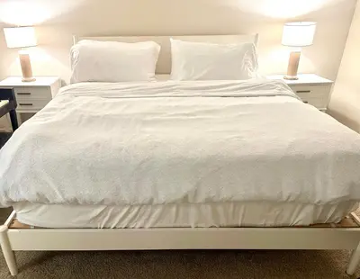 a white bed with white sheets and pillows at Cozy Gem Near Old Town Pasadena in Pasadena