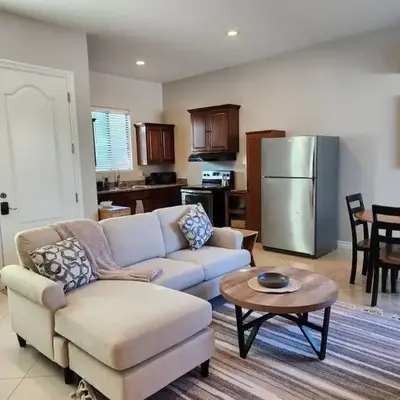 Spacious 1 Bed ADU in Encino