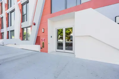 an empty street in front of a building at Blueground Brentwood pool gym near metro LAX-1285 in Los Angeles