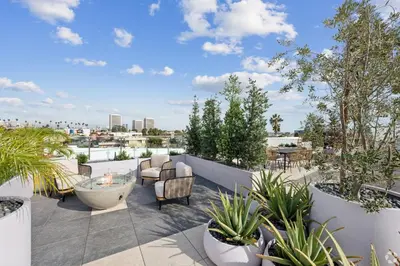 an outdoor patio with plants on a roof at Blueground Brentwood pool gym near metro LAX-1285 in Los Angeles
