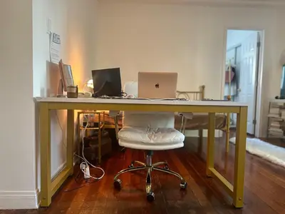 a desk with a laptop and a chair in a room at Cozy Studio In West Hollywood in Los Angeles