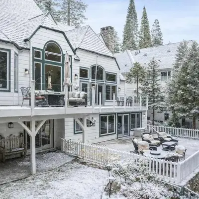 Navigate Stays Best Dressed Lakefront Home