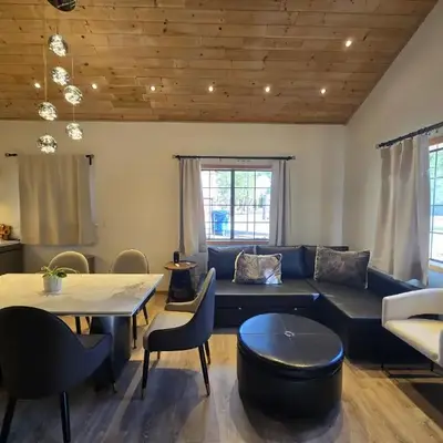 Modern Lagunita Cabin Near the Lake