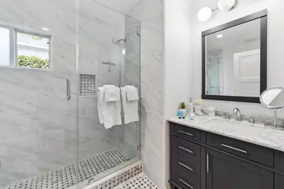 a bathroom with a shower and a sink and a mirror at Cosy 3BD by Santa Monica - Beach & Airport 10 min away in Los Angeles
