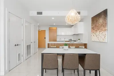 a kitchen and dining room with a table and chairs at Level Los Angeles - Downtown South Olive in Los Angeles
