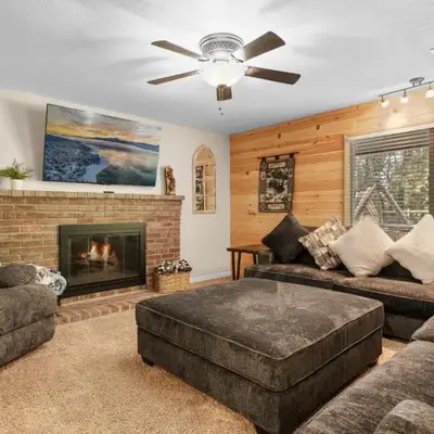 Eagle Point Retreat - Sleeps 13 - 12 Adults Max