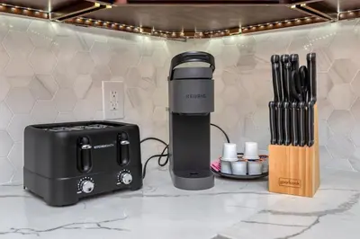 a kitchen counter with a juicer and a toaster at Ultimate Luxurious Penthouse with Private Balcony in Los Angeles