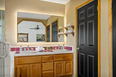 a bathroom with two sinks and a large mirror at Its a Wonderful Lodge in Big Bear Lake