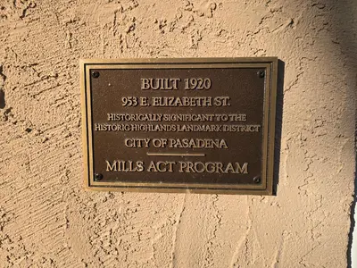 a sign on the side of a wall at The Ginkgo House in Pasadena