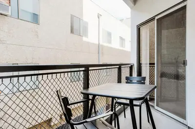 Gallery image of Blueground Westwood washer dryer ac LAX-1269 in Los Angeles