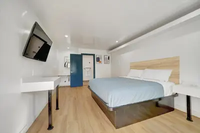 a bedroom with a bed and a tv on a wall at Casablanca Inn in Bell