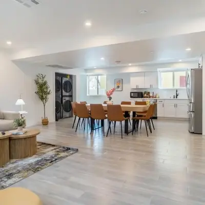 Cozy Urban Retreat near Downtown LA & USC - Private room with shared Living room and kitchen