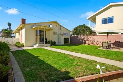 a house with a lawn in front of it at gateway to the ocean in Hawthorne