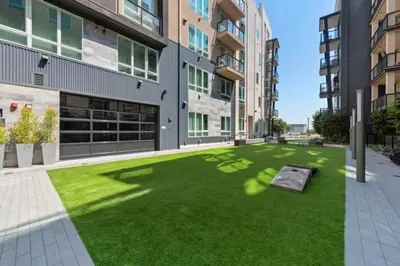 a lawn in the middle of a building at Vibrant unit in Griffith in Glendale