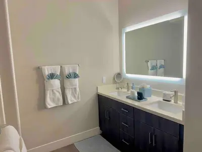 a bathroom with a sink and a mirror at Surfs up! Cozy 1 Bedroom Condo with Fountain View in Los Angeles