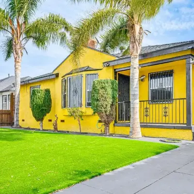 8 Mi to Dtwn LA Apt with Shared Patio!