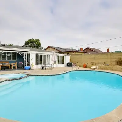 10 Mi to Redondo Beach Carson Home with Pool Table!