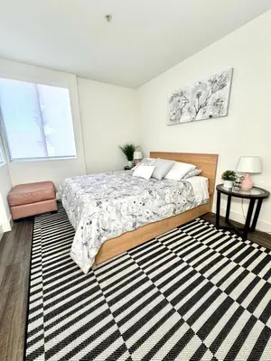 a bedroom with a bed and a rug at Beautiful 2bd 2bth apartment in Santa Monica in Los Angeles