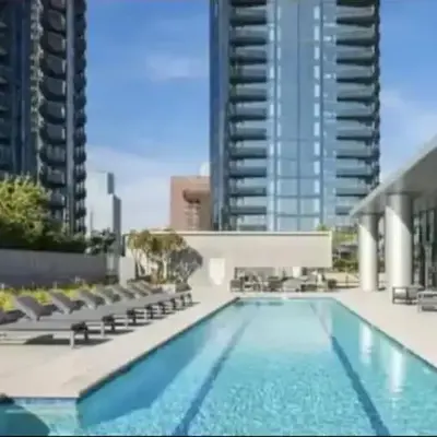 Chic 3-bed Apt with Pool & Hot Tub in Heart of DTLA