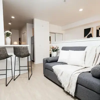 Seaside Serenity - Chic Santa Monica Studio