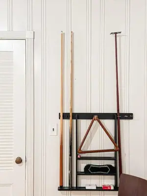 a shelf in a room with some items on it at Elegant 4-Bedroom with Courtyard - WIL- BEV in Los Angeles