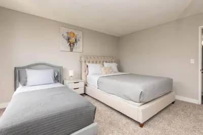 a bedroom with two beds and a bed sidx sidx sidx sidx sidx at Snazzy 2Bd Apartment Rooftop Pool & Iconic Hollywood Sign Views in Los Angeles