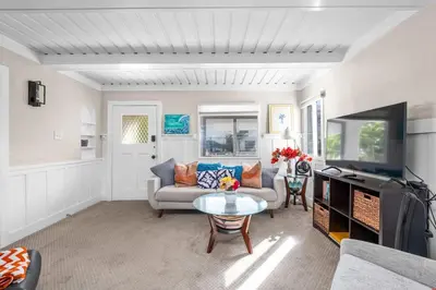 Gallery image of Beachside Bungalow 5 Minute Walk from the Shore in Hermosa Beach
