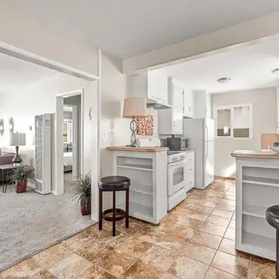 Beachside Apartment with Laundry AC Patio