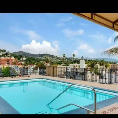 Chic Hollywood Retreat 2Bed Rooftop Pool with Iconic Views