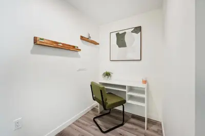 a white desk and a green chair in a room at Hollywood 1bdr apt with Pool, Free Parking, Gym in Los Angeles